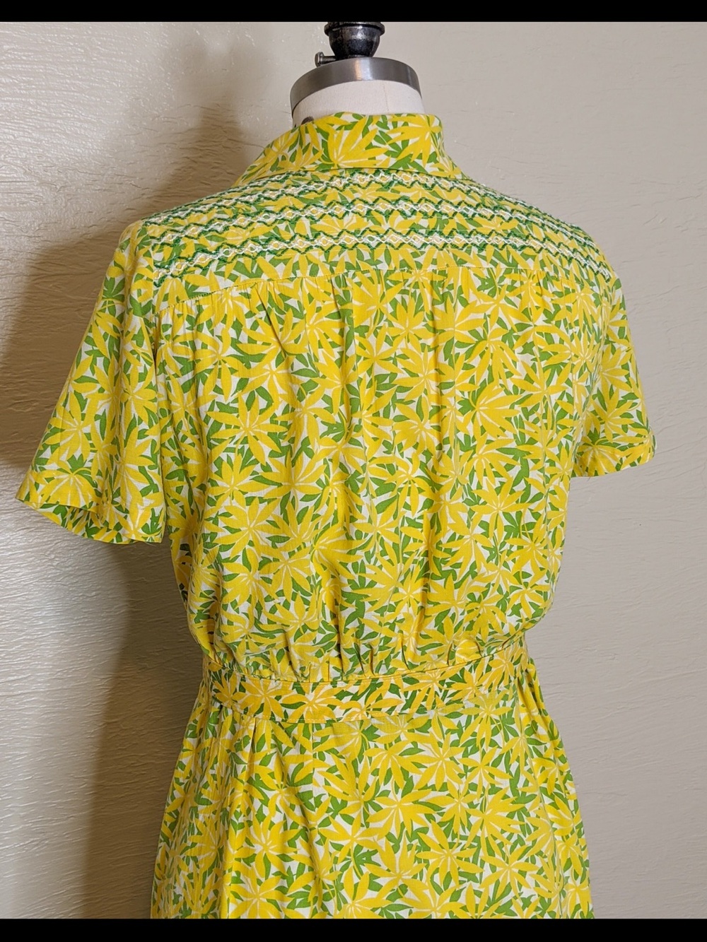 1940's True Vintage Yellow Floral Short-Sleeve Day Dress XL - Picture 2 of 6